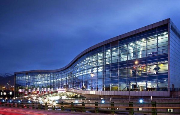 Pardis Cineplex had to close its doors on June 12 as it had not paid the government for the water bill, and its running water was cut off. [Borna.news]