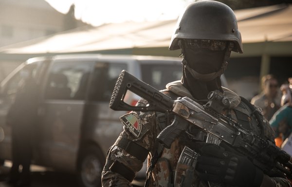 A member of the Malian special forces stands guard during a January 20, 2022, ceremony in Kati. [Florent Vergnes/AFP]
