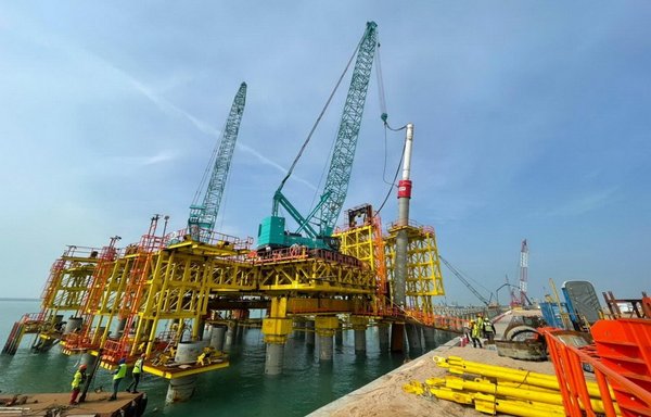 Pile-drivers install pillars for the berths of Basra's Grand al-Faw Port on January 17. [Iraqi Ports Facebook page]